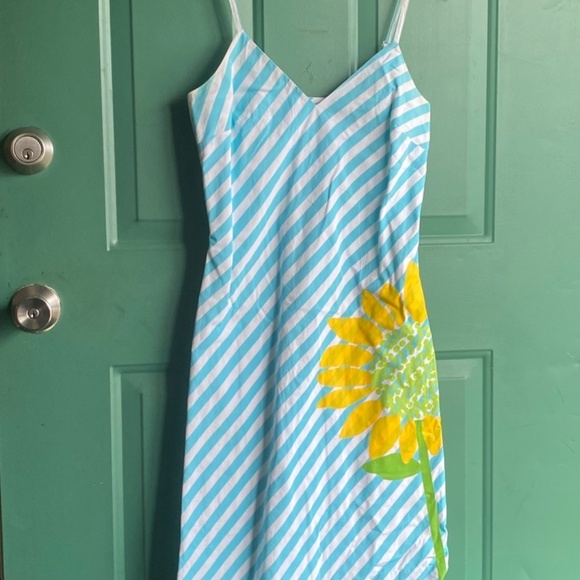 Lilly Pulitzer size 4 dress some discoloration in the armpit area - Picture 3 of 8